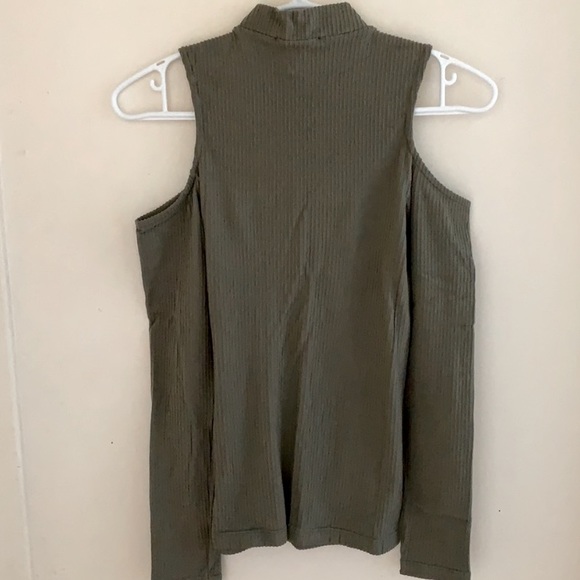 Forever 21 Mock Neck Top - Picture 2 of 4
